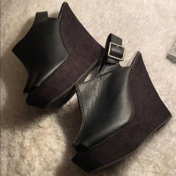 BRASH Wedge Sandals 🌺 - Picture 2 of 8